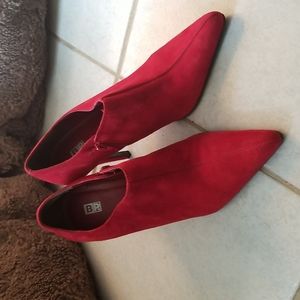 BP pointed closed heels size 8